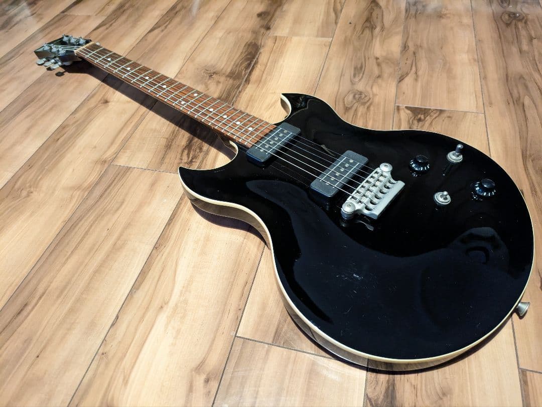 Hisox様 VOX SDC−33 希少モデル エレキギター VOXギター、33シリーズに新カラー・バリエーション、シルバー・トップ