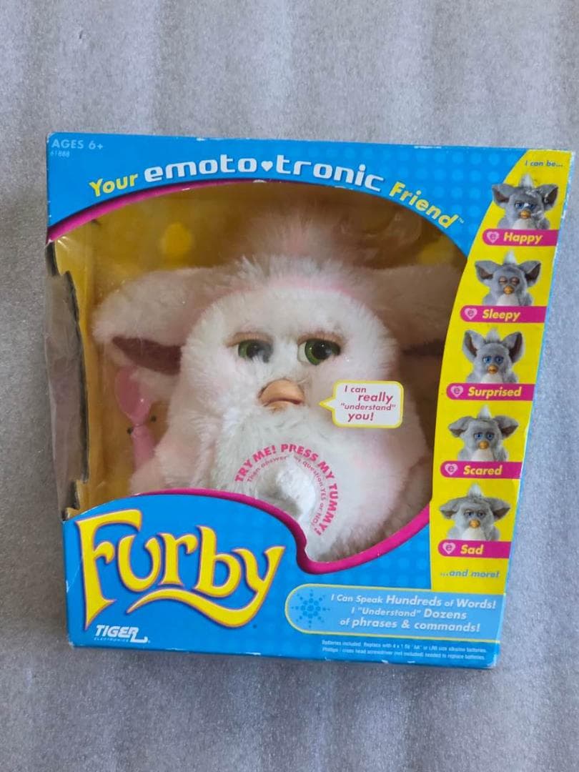 ファービー2（2005）英語・ホワイト系・未開封（箱ダメージあり）ピンク耳 Furby/ファービー2・未開封の日本語版と開封の英語版