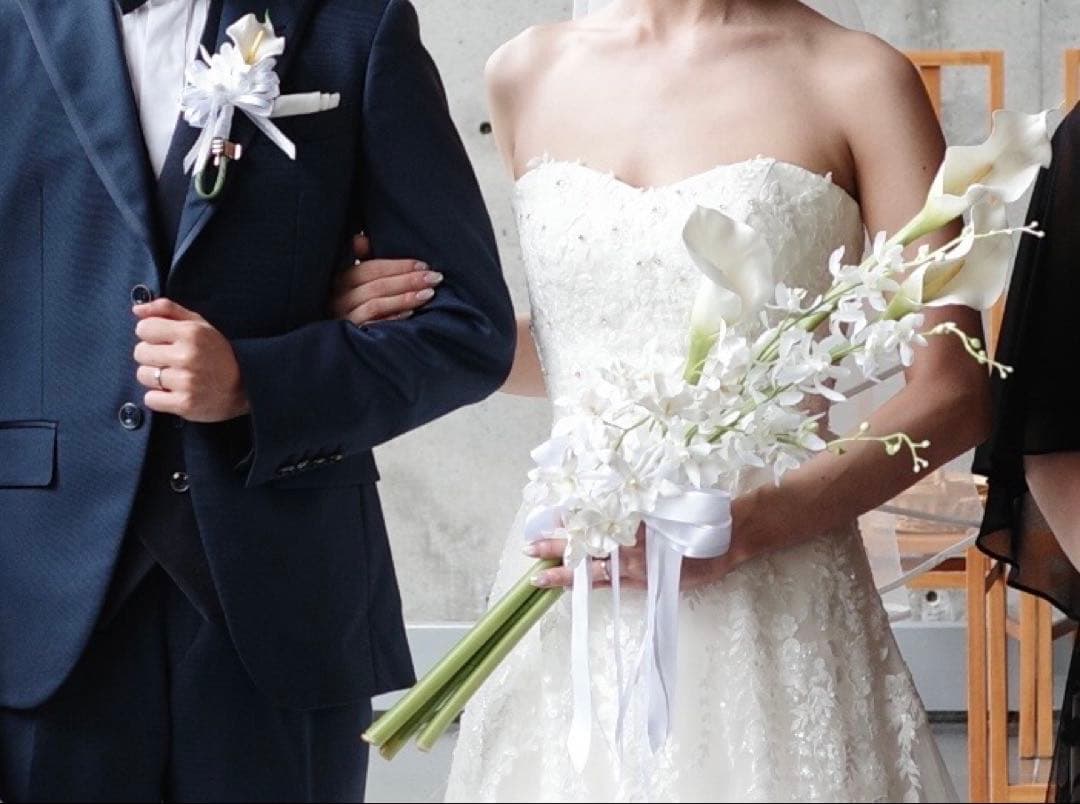 ウェディングブーケ　ブートニアセット アーティフィシャルフラワー　白 ブライダルブーケ ブートニアセット ウェディングブーケ ホワイト 薔薇