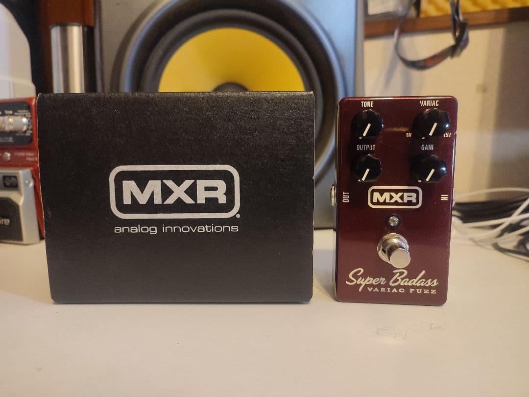 MXR Super Badass Variac Fuzz ファズ MXR / Super Badass Variac Fuzzの特徴と使い方をレビュー。電圧可変し