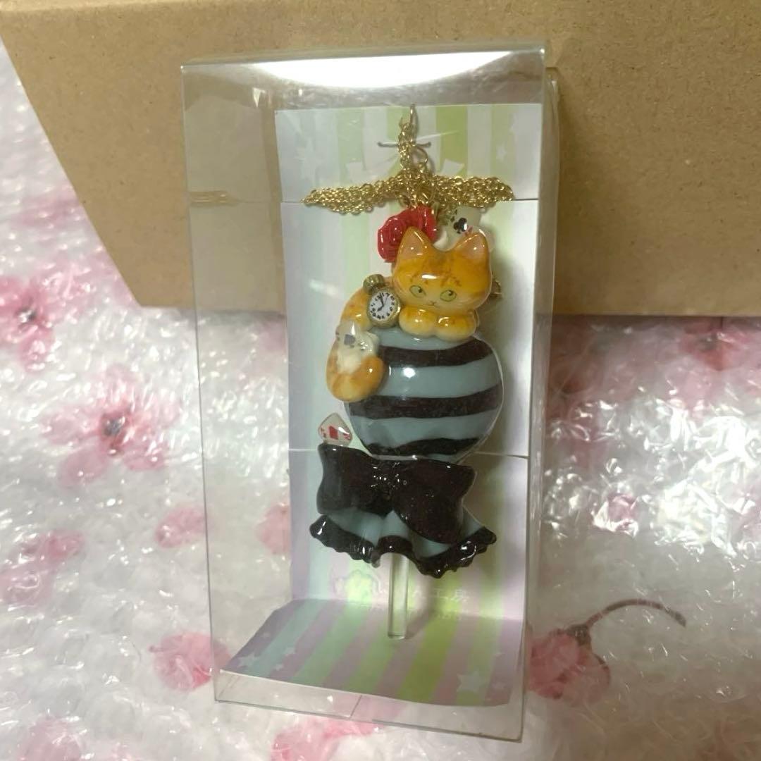 MAIにゃん工房様　アリス猫リボン飴ロリポップ ネックレス ハンドメイド とんぼ玉]手まり飴とこんぺいとうのネックレス＊もも色 ガラス あめ玉