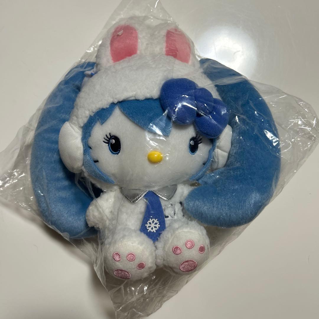北海道限定 スノーミク×ハローキティ ぬいぐるみ 雪うさぎミク 雪ミク×ハローキティ | あすなろ舎