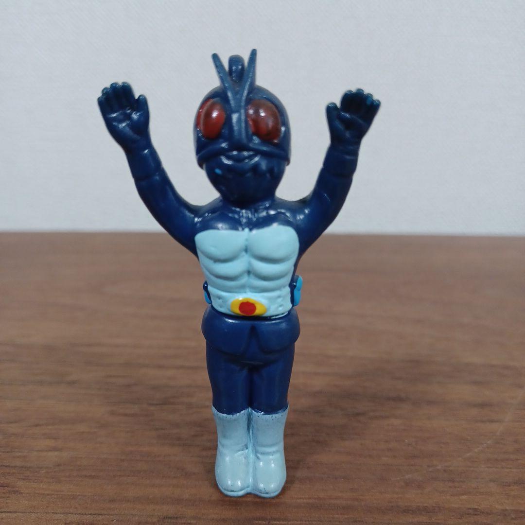 無版権　パチモノ　「仮面ライダー」風ペンダント・トップ　ミニソフビフィギュア 無版権 パチモノ「仮面ライダー」風ペンダント・トップ ミニソフビ
