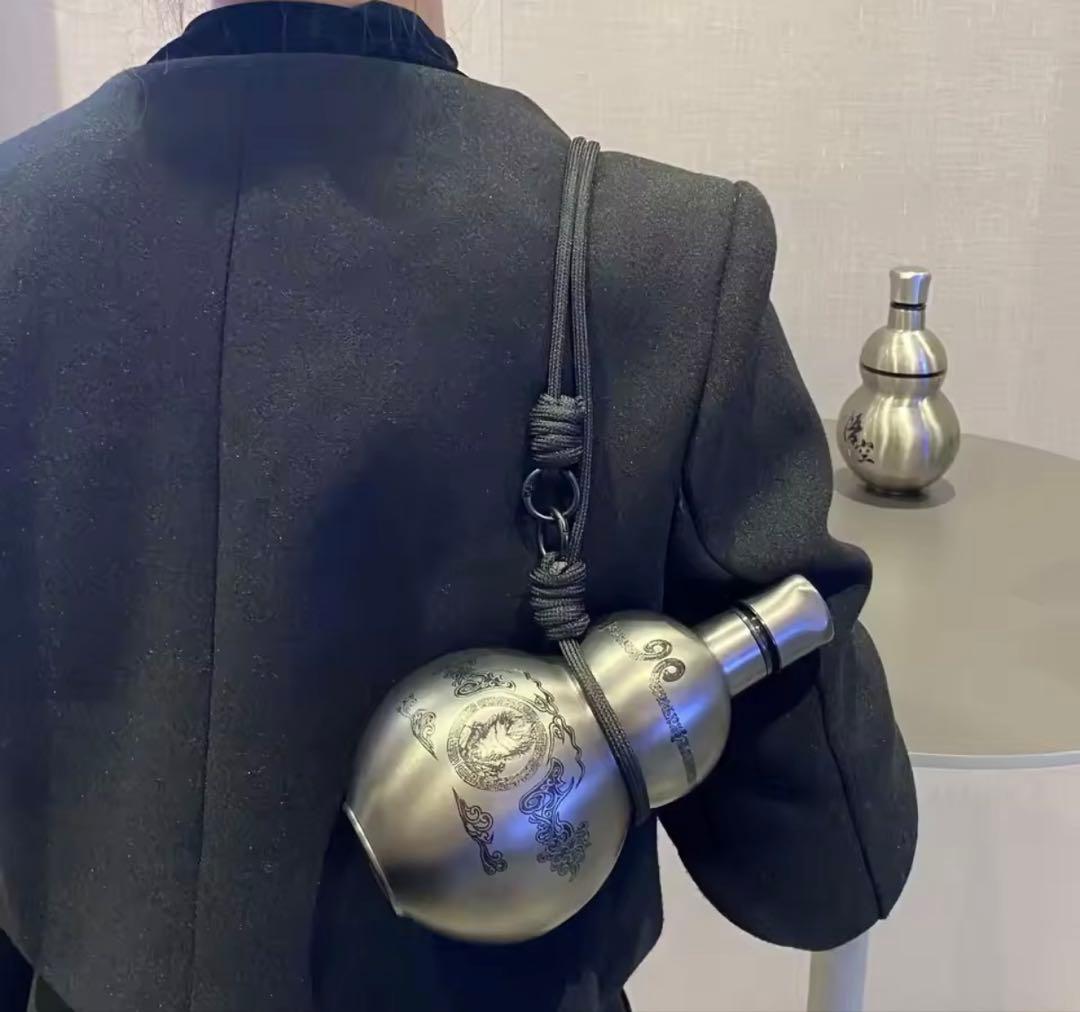 黒神話：悟空 ひょうたん型 ステンレスボトル 500ml 西遊記 水筒 Amazon.co.jp: MuQianGan 黒神話 悟空 アイテム 酒ひょうたん 瓢箪