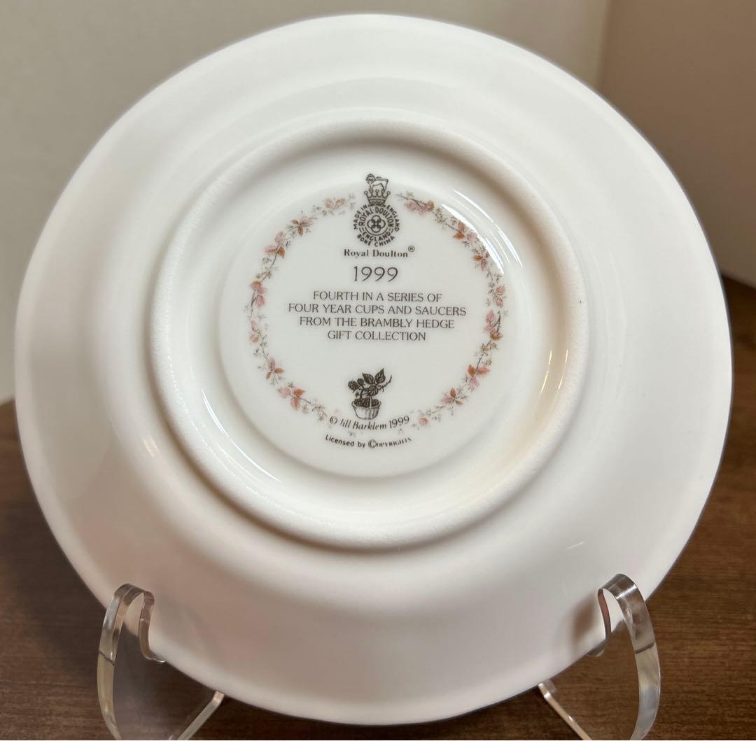 廃盤品】ブランブリーヘッジ 1999 イヤーカップ&ソーサー,プレート
