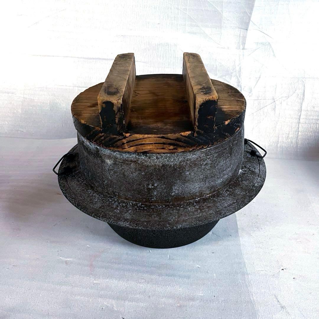 アルミ製　羽釜　専用の分厚い木蓋でサイズピッタリ！　ビンテージ アルミ製カン付 羽釜 33cm/4升4合 木蓋セット 釜 お釜 カマ 釜戸