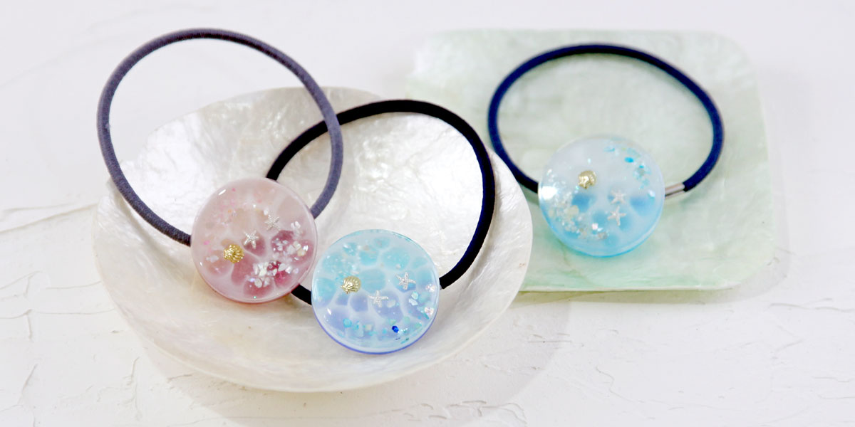 きらめく水面を表現「海レジンのヘアゴム」 | minneとものづくりと